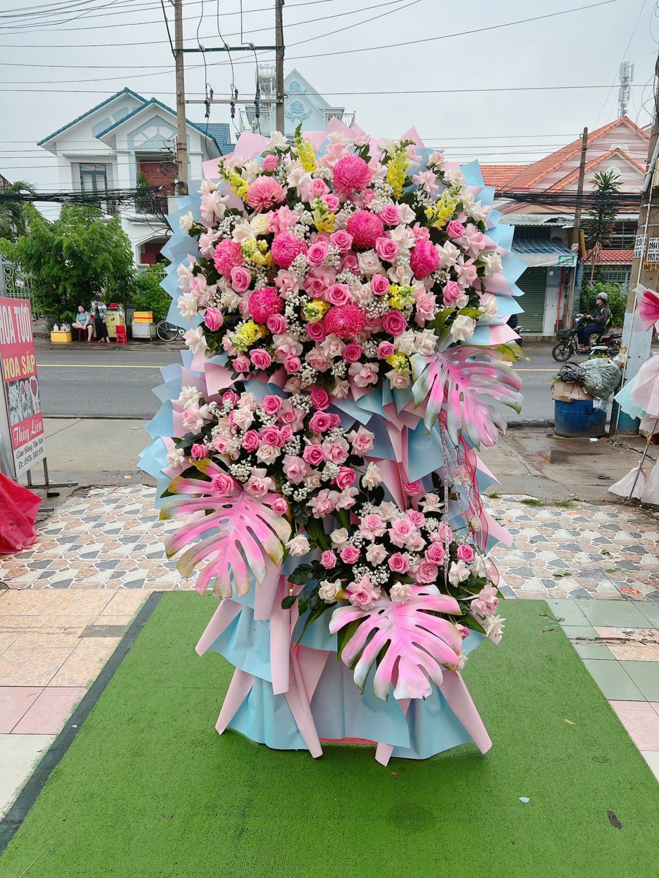 Kệ hoa khai trương Kim Phát 103