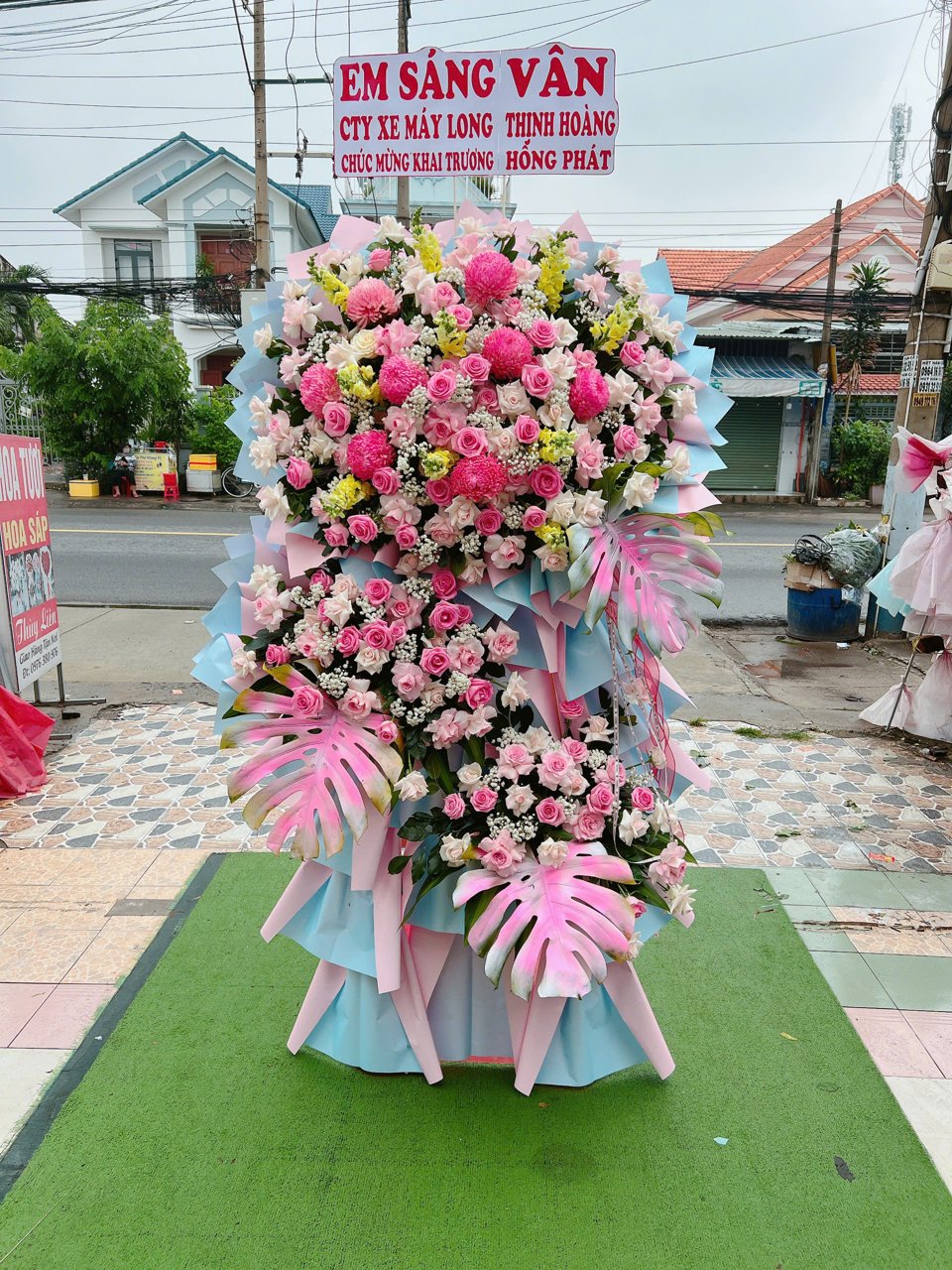 Kệ hoa khai trương Đại Phát 106