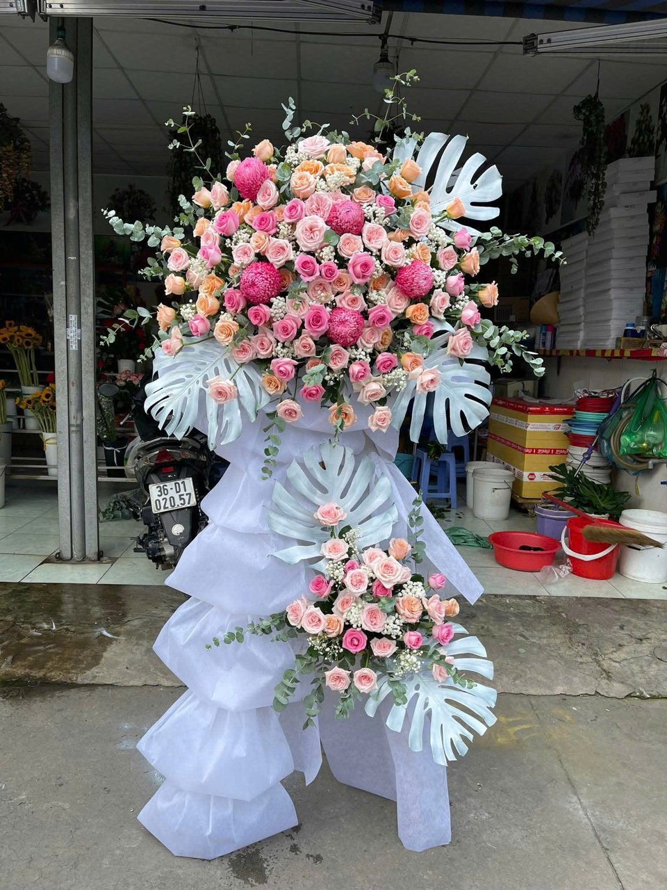 Kệ hoa khai trương Phú Thịnh 108